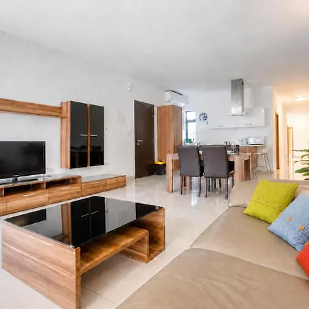 公寓 3br Family Near Balluta Bay - Balconies, Cot & High Chair *