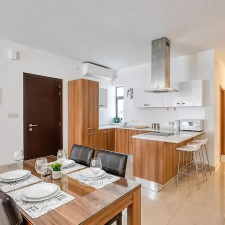 3br Family Near Balluta Bay - Balconies, Cot & High Chair