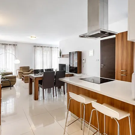 公寓 3br Family Near Balluta Bay - Balconies, Cot & High Chair