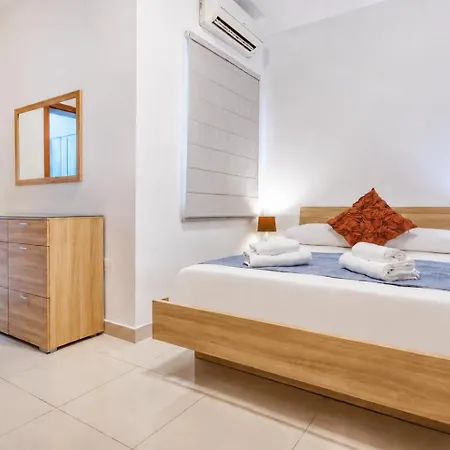 3br Family Near Balluta Bay - Balconies, Cot & High Chair Apartmán Sliema
