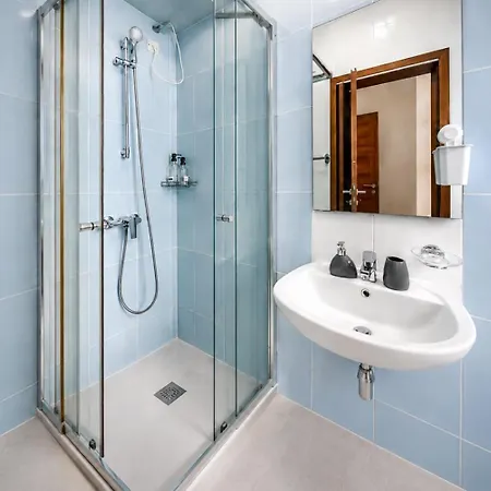 3br Family Near Balluta Bay - Balconies, Cot & High Chair * Sliema
