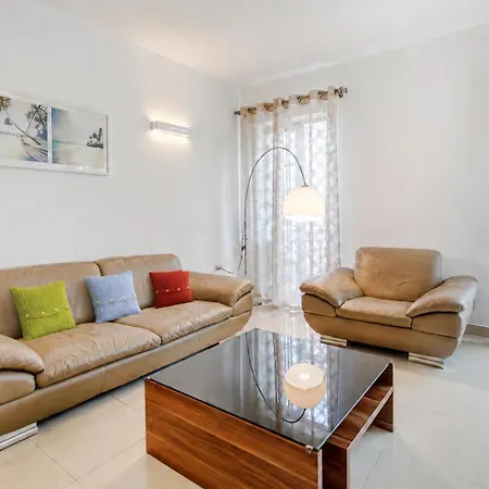 3br Family Near Balluta Bay - Balconies, Cot & High Chair *