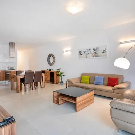 公寓 3br Family Near Balluta Bay - Balconies, Cot & High Chair