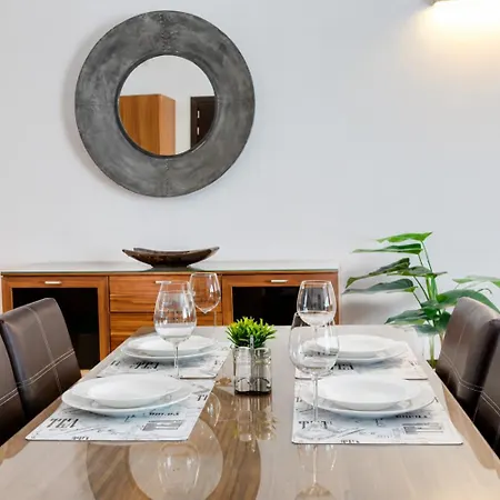 3br Family Near Balluta Bay - Balconies, Cot & High Chair 公寓 斯利马