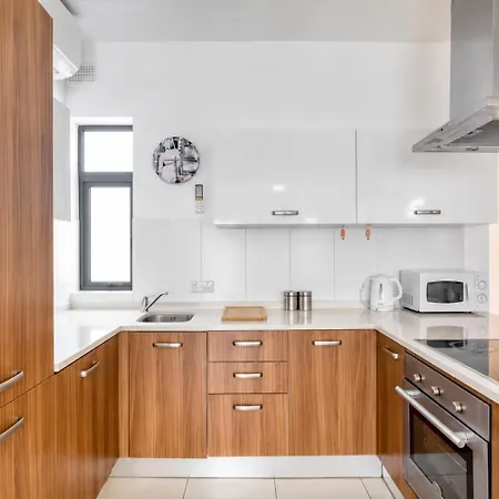 公寓 3br Family Near Balluta Bay - Balconies, Cot & High Chair *