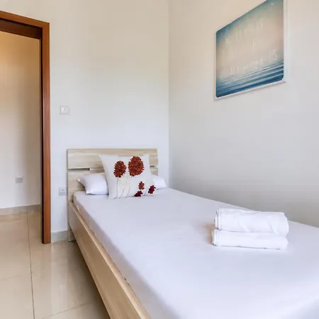 3br Family Near Balluta Bay - Balconies, Cot & High Chair
