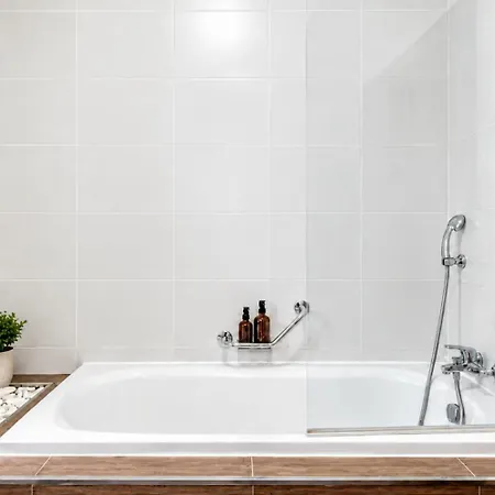 3br Family Near Balluta Bay - Balconies, Cot & High Chair * 斯利马