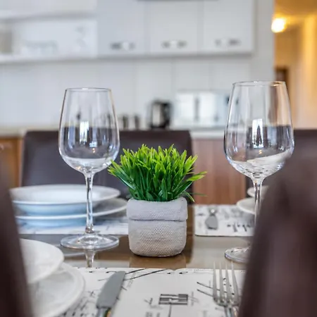 3br Family Near Balluta Bay - Balconies, Cot & High Chair Apartmán *